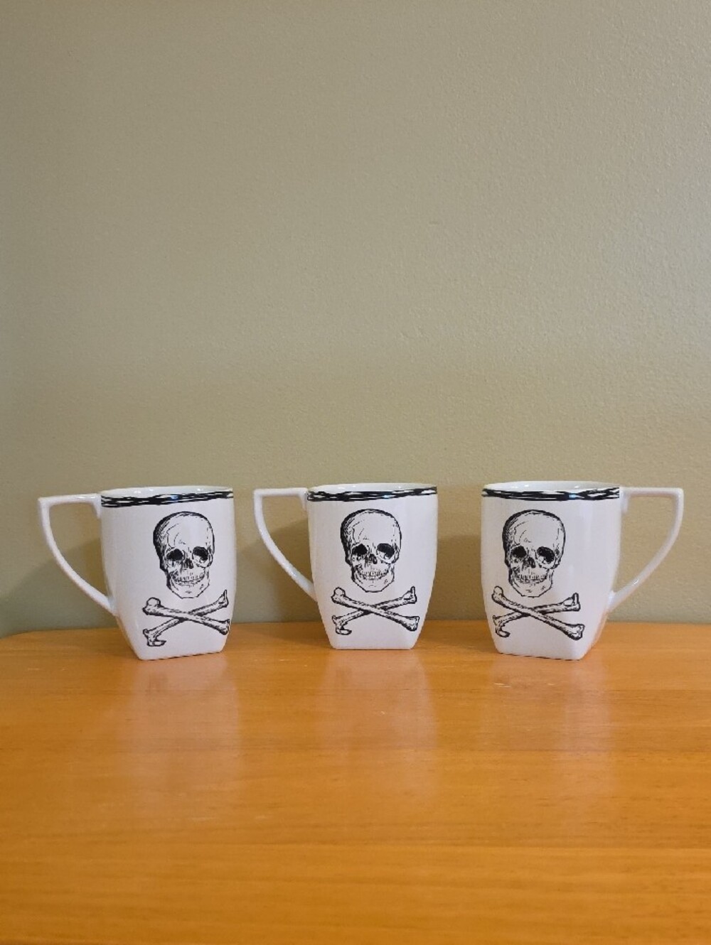 Skull & Crossbones Porcelain Gothic Halloween Coventry 3 Mugs Double Sided - Picture 2 of 12